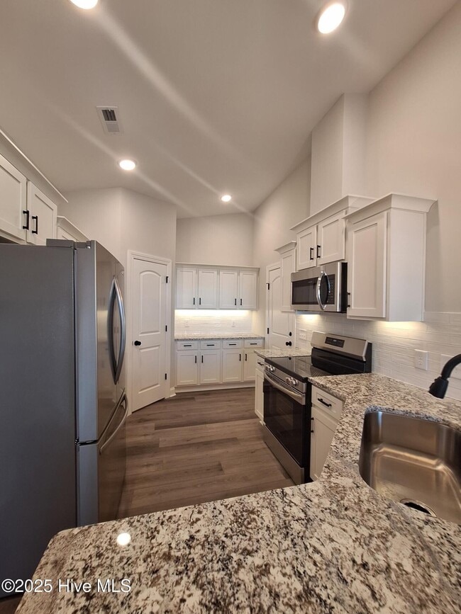 Building Photo - 4230 Laurel Rdg Dr