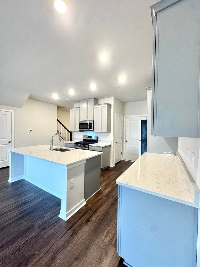 Building Photo - THREE BEDROOM/2.5 BATH TOWNHOME in Southern Lehigh School District