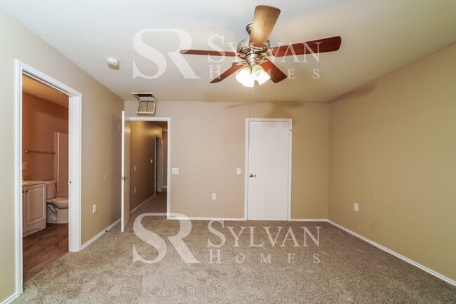 Building Photo - Carve Out a Great Life Here!