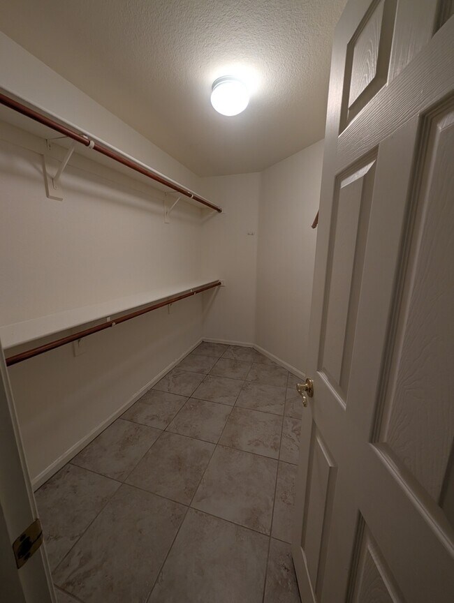 Building Photo - Pointe Tapatio 3br with garage