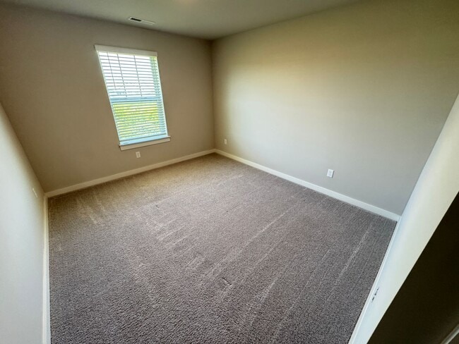 Building Photo - FOR LEASE- TOWNHOME IN LEBANON!