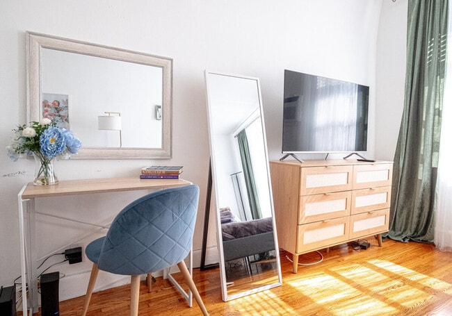 Building Photo - 328 E 74th St