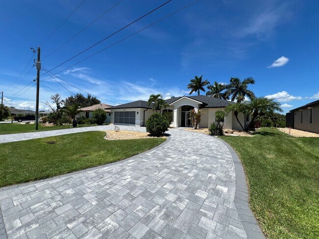 Building Photo - FURNISHED SHORT TERM RENTAL - 3 Bed / 2 Bath - Single Family Pool Home - $5,000/month ** Heated S...