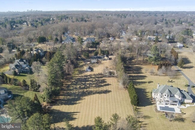 Building Photo - 901 Walker Rd