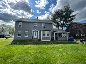 Building Photo - 28 School St