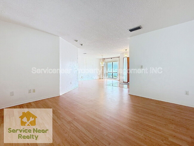 Building Photo - 3402 Country Woods Ct