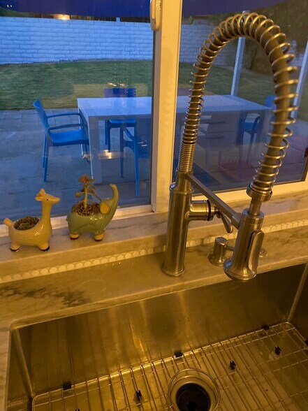 Building Photo - 2872 E Ventura Rd