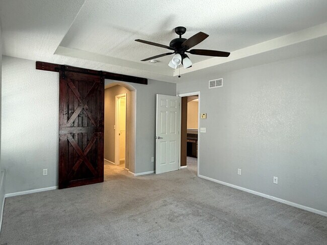 Building Photo - Gorgeous Reunion Home Features 4 Beds/2.5 Baths and Large Backyard. Close to Shopping, Dining and...