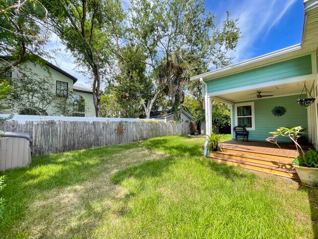 Building Photo - 3005 W San Miguel St