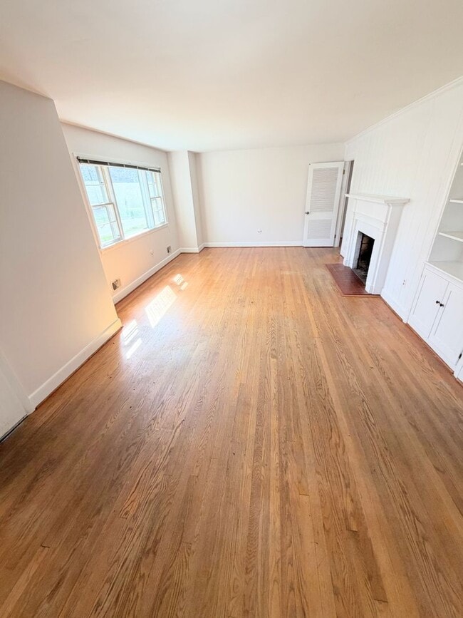 Building Photo - 4 Bedroom Home in Lynchburg