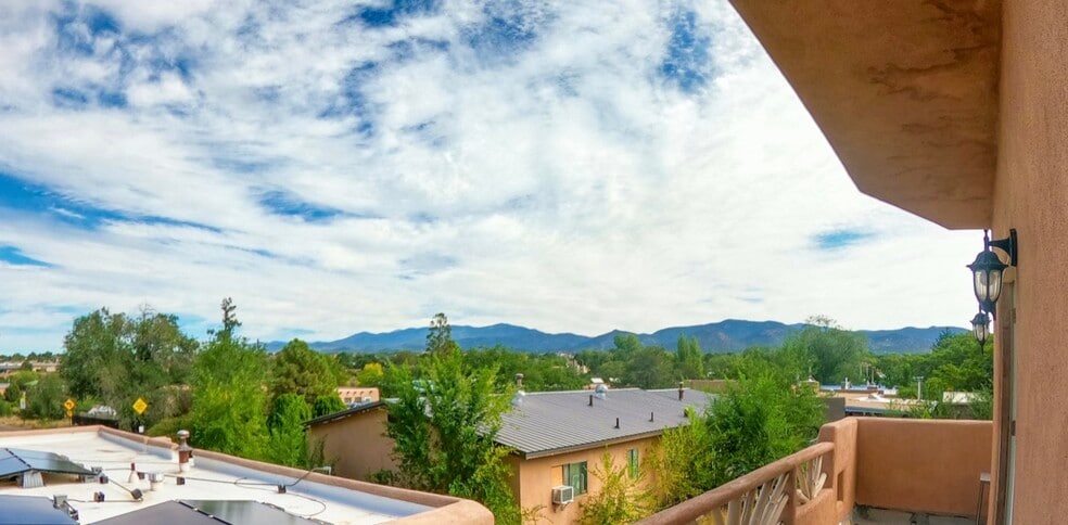 Building Photo - 2410 Camino Capitan