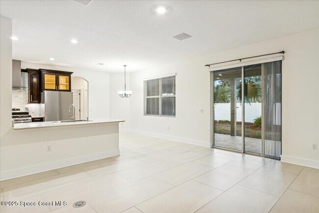 Building Photo - 516 Walking Fern Loop