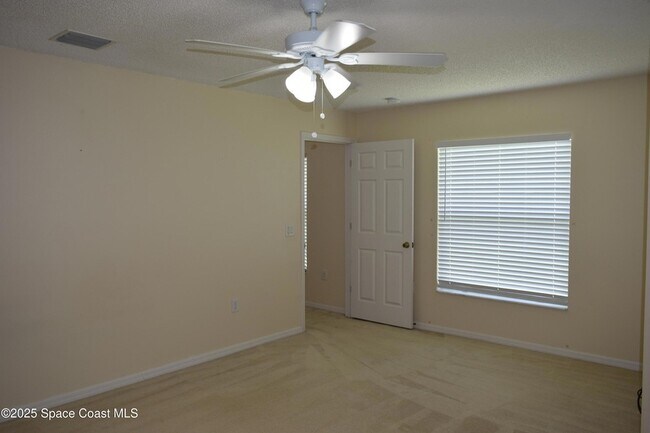 Building Photo - 142 Brescia St NE