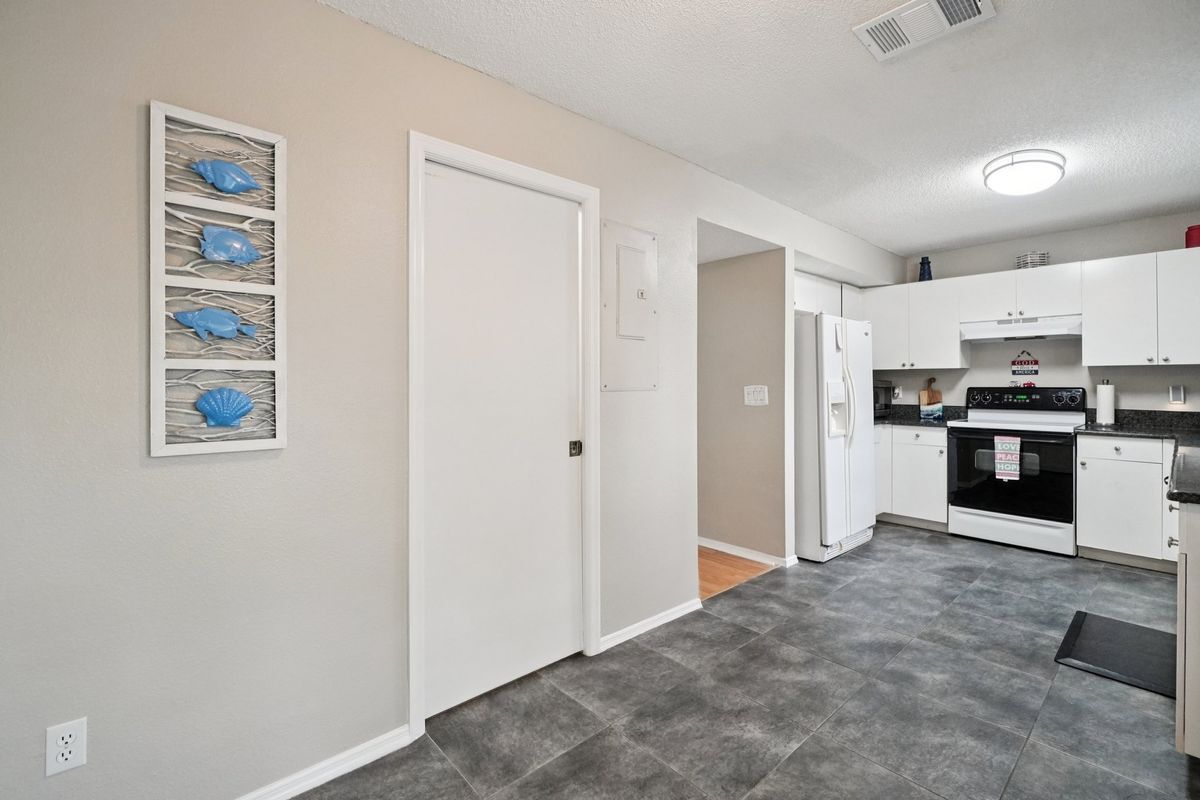 Building Photo - 2243 Andover Cir