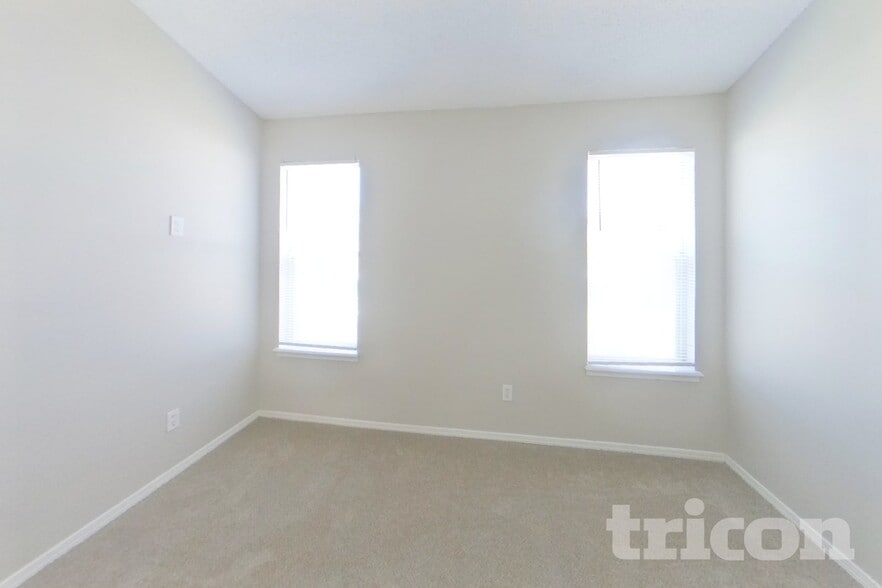 Building Photo - 606 Radnor Ln