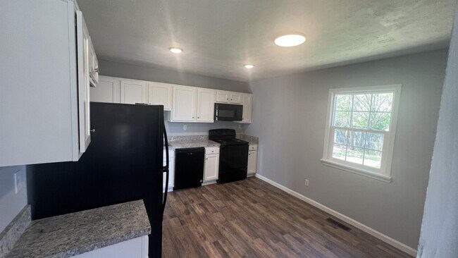 Building Photo - 186 Keebler Dr