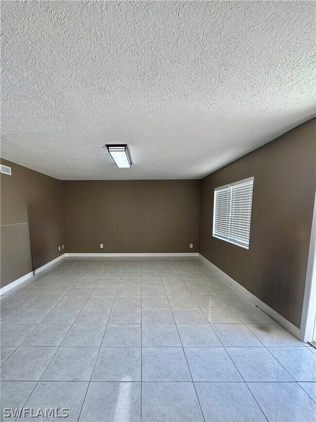 Building Photo - 4603 Bayshore Dr