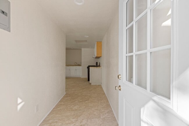 Building Photo - Awesome 1 Bedroom ADU Unit in Sylmar!