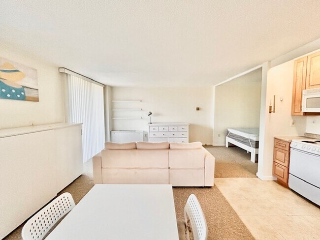 Primary Photo - Convenient, beautiful, fully furnished and...