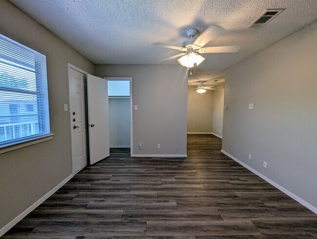 Interior Photo - Shoal Creek North