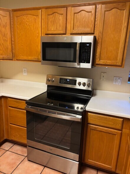 Building Photo - 143 W Smoke Tree Rd