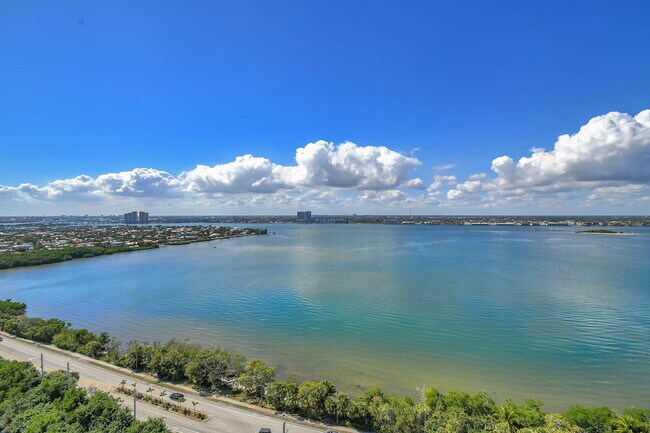 Building Photo - 5080 N Ocean Dr
