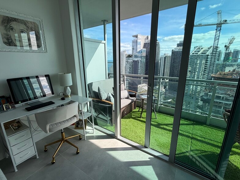 Building Photo - 92 SW 3rd St