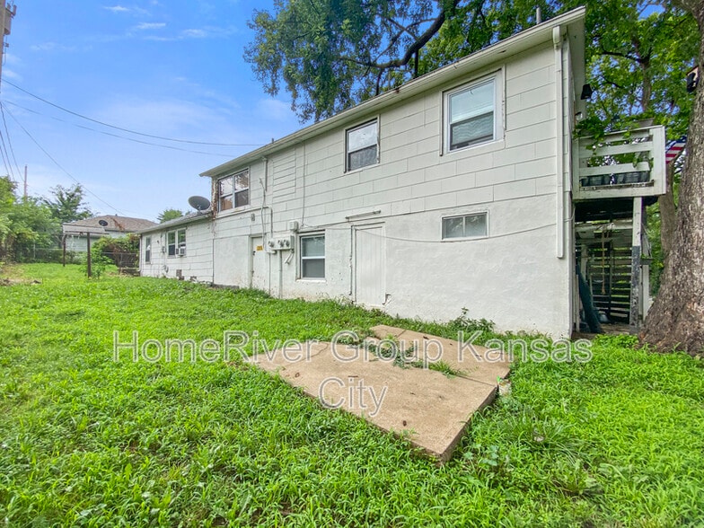 Building Photo - 1123 S Haden St