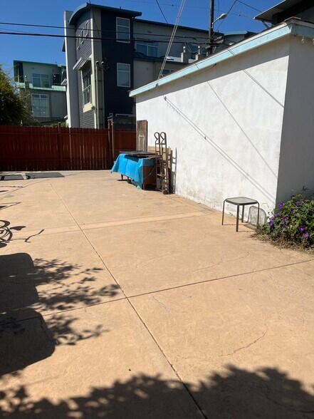 Building Photo - 511 Broadway St