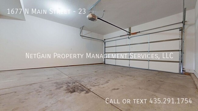 Building Photo - 1677 N Main St