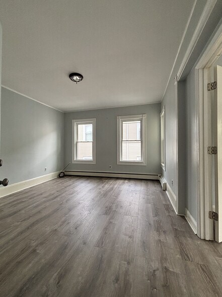 Building Photo - 33 1/2 Barclay St