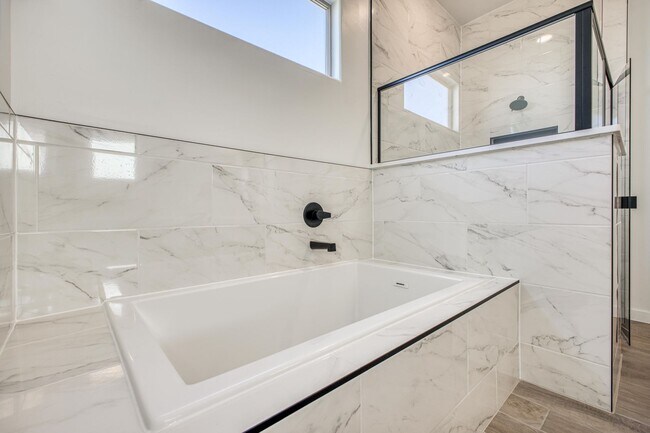 Building Photo - Beautiful East side House 4 bed-2.5 baths, part of The Overlook Casa Club that includes Swimming ...