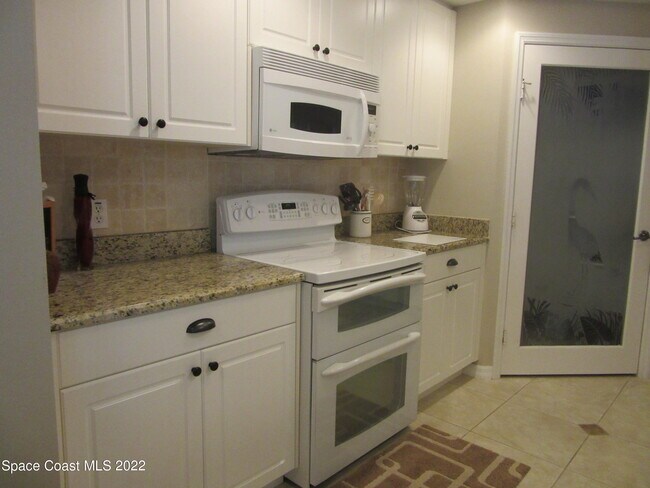 Building Photo - 8951 Lake Dr