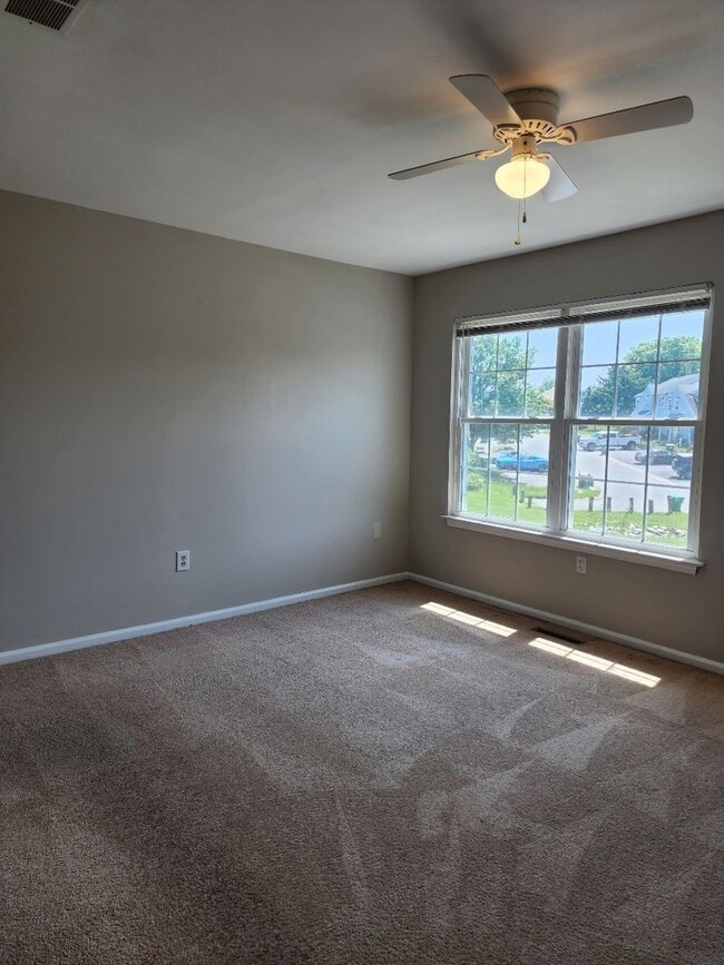 Building Photo - COMING SOON - TOWNHOUSE IN NEWARK/BEAR AREA