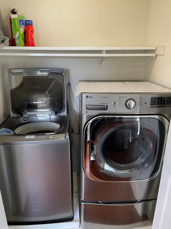 Washer/Dryer - 104 Pine Creek Dr