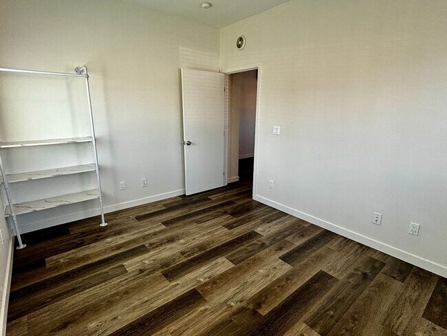 Building Photo - Move in Promotion for 1st 12 months! Updat...