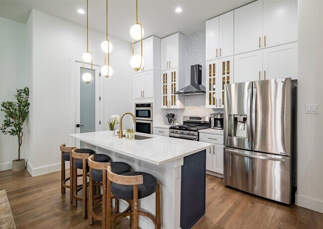 Building Photo - 1305 E 27th St