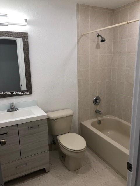 Building Photo - 2451 SE 14th Ave