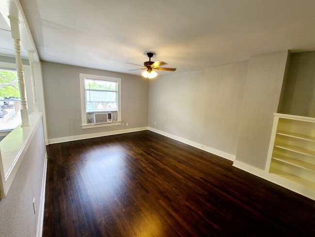 Building Photo - Remodeled 1 Bed, 1 Bath 4-Plex Craftsman A...