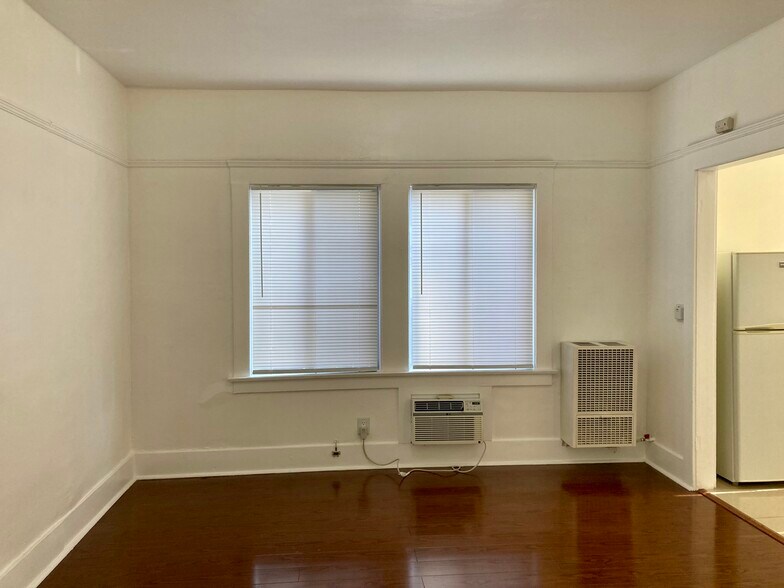 Building Photo - 128 S Ave 57