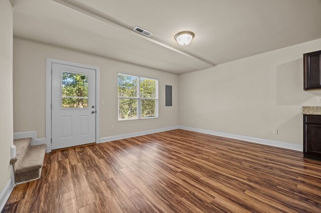 Building Photo - RENT THIS TWO BEDROOM UNIT FOR REDUCED REN...