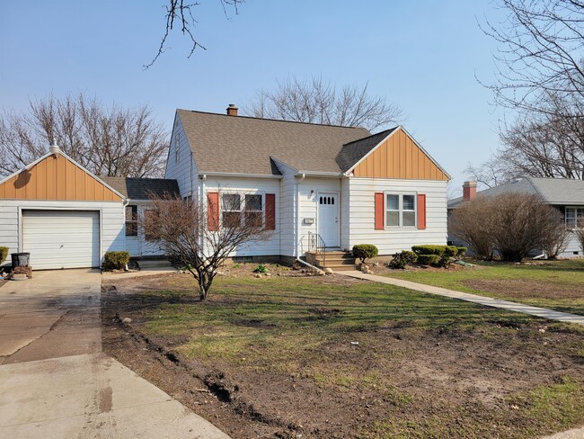 Building Photo - 812 Newman Ave