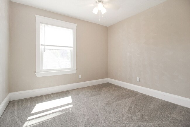 Building Photo - Must See!! Renovated Spacious Single Family House!