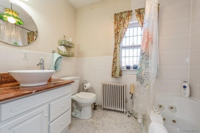 Building Photo - 161 W Beech St