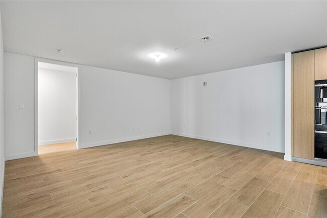 Building Photo - 900 N Ocean Blvd