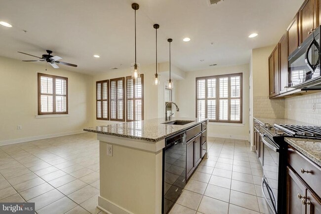 Building Photo - 620 McKenzie Ave