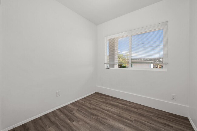 Building Photo - 6467 Cleo St