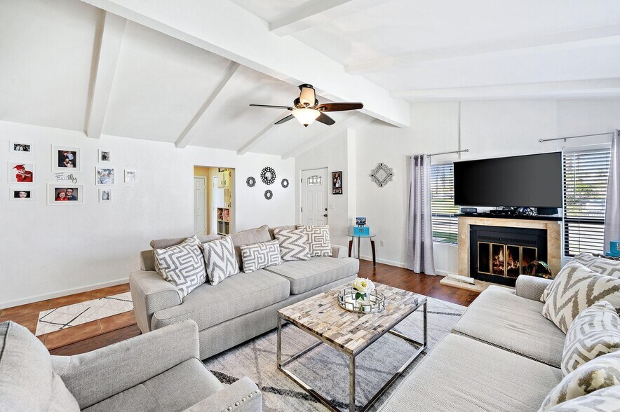 living room - 77949 Calypso Rd