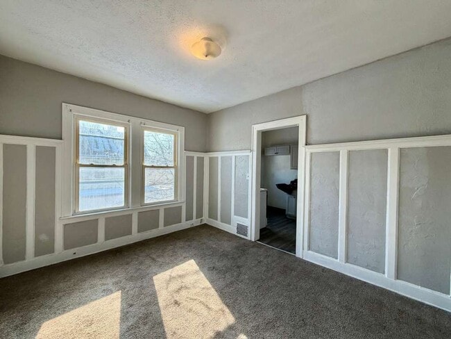 Building Photo - 618 E 97th St