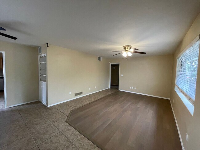 Building Photo - Beautiful 3 Bedroom! Available Now!